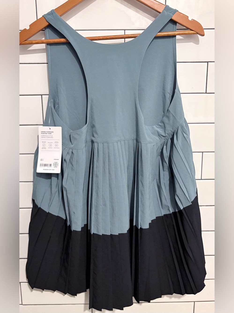 New $108 Athleta Swing Forward Tank Pleated NWT Teal & Black V Neck Sleeveless - Picture 6 of 9